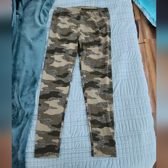 SO Pants - SO Camo Leggings Size Large